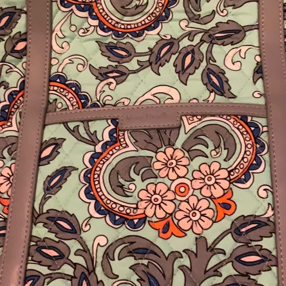 Vera Bradley small trimmed Vera with matching wallet. - Picture 2 of 4